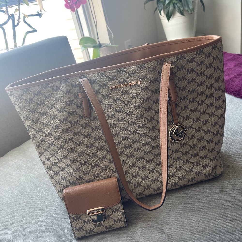 Micheal Kors Purse and Wallet set